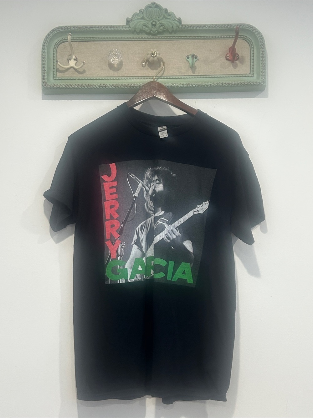 Gildan Black Short-Sleeve Jerry Garcia Graphic Tee Red & Green cotton Medium